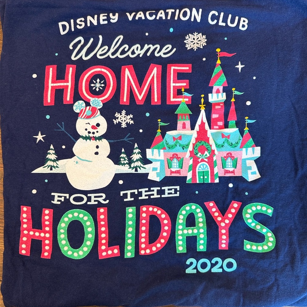 Disney DVC Holiday t-shirt- Blue and Red